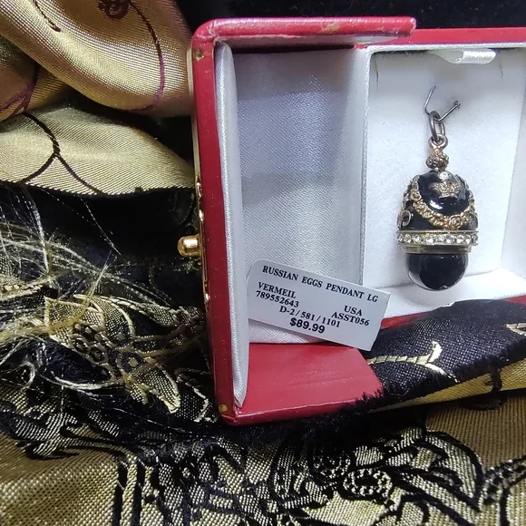 Elegant Royal Crown Russian Egg Pendant! - Picture 5 of 7